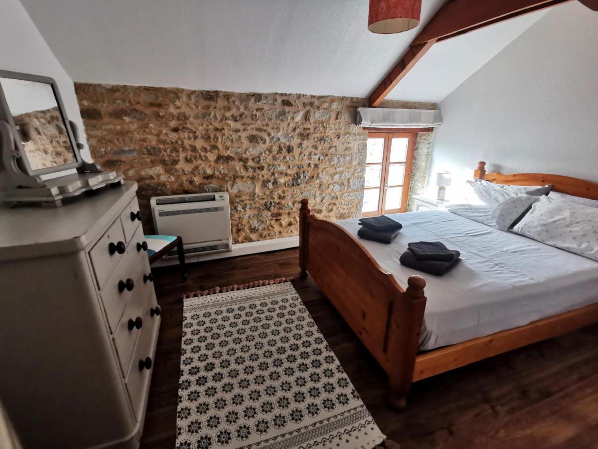 3 Self-Contained Gites With Pool And Games Room Saint-Georges-de-Noisne ภายนอก รูปภาพ