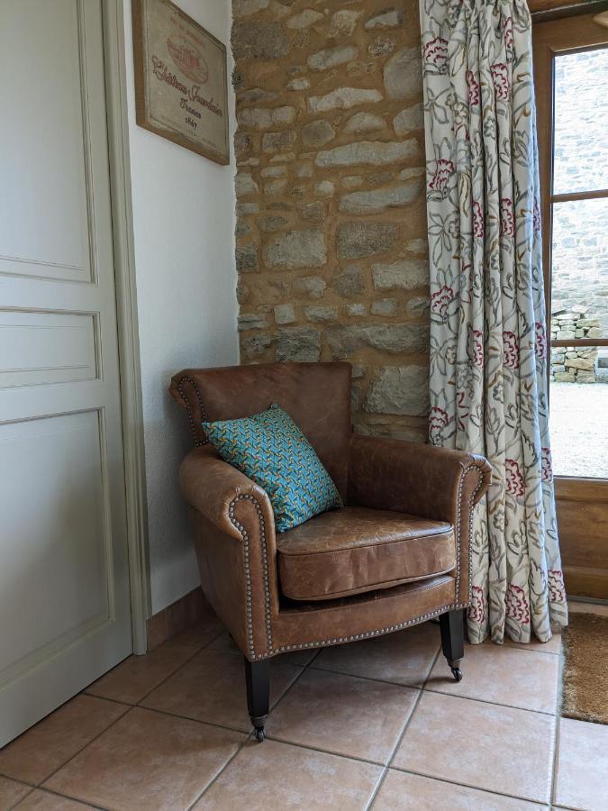 3 Self-Contained Gites With Pool And Games Room Saint-Georges-de-Noisne ภายนอก รูปภาพ