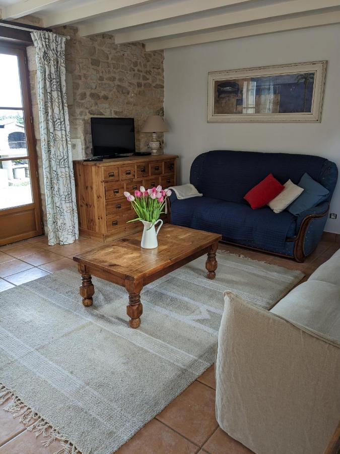 3 Self-Contained Gites With Pool And Games Room Saint-Georges-de-Noisne ภายนอก รูปภาพ