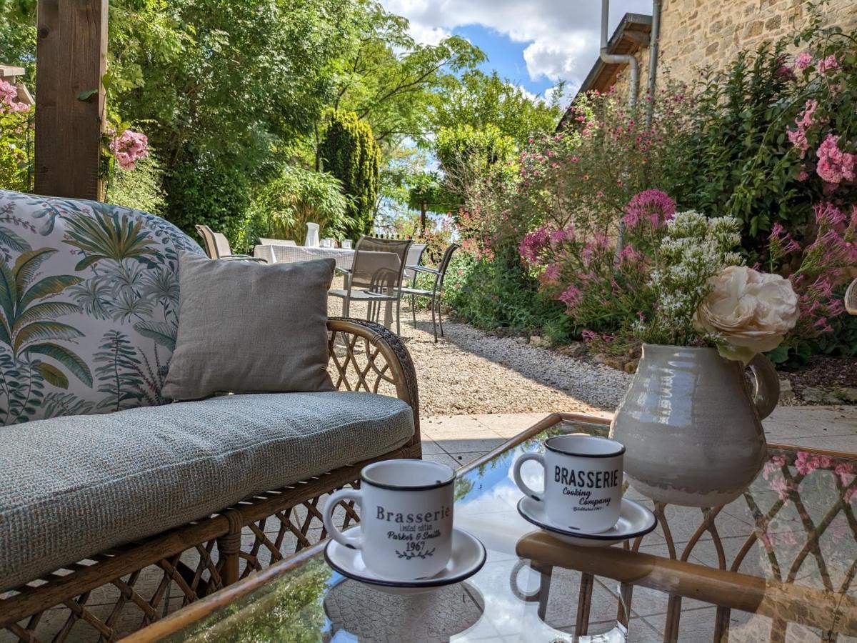 3 Self-Contained Gites With Pool And Games Room Saint-Georges-de-Noisne ภายนอก รูปภาพ