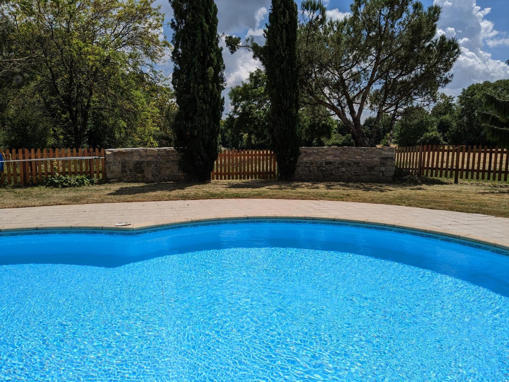 3 Self-Contained Gites With Pool And Games Room Saint-Georges-de-Noisne ภายนอก รูปภาพ